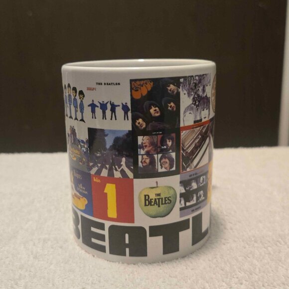 The Beatles Fan Collector's Bundle - 2 Mugs + Yellow Submarine Wallet - Picture 5 of 9